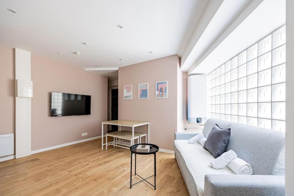 Charme Parisien 6 Personnes, 2 Chambres, 19eme Appartement Parijs