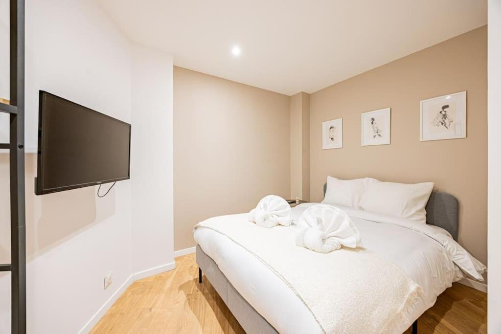 Charme Parisien 6 Personnes, 2 Chambres, 19eme Appartement *