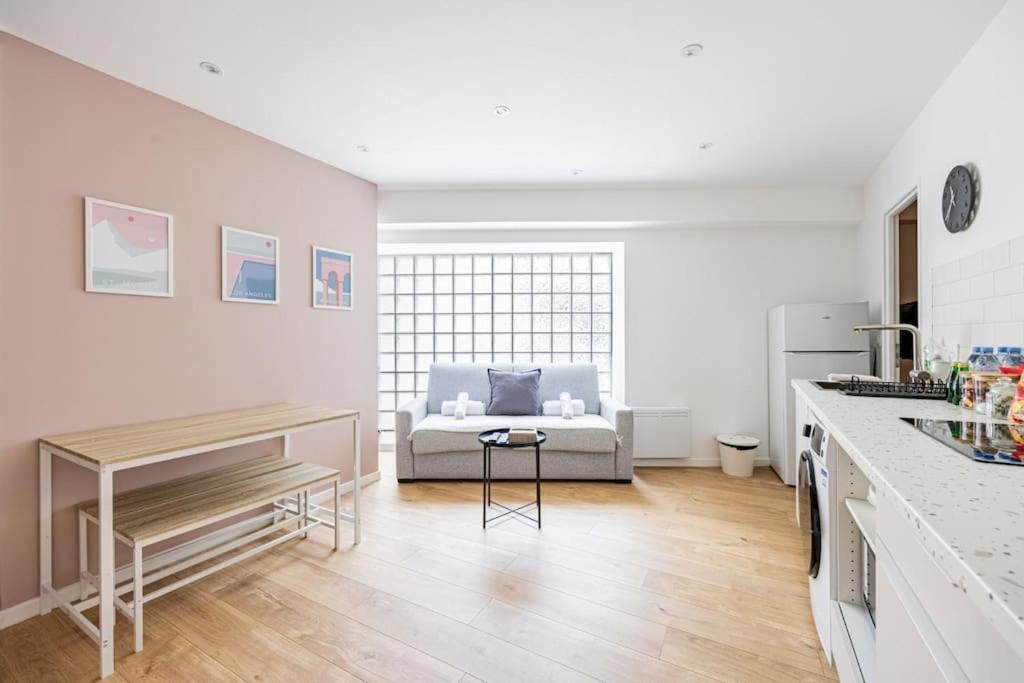 Charme Parisien 6 Personnes, 2 Chambres, 19eme * Parijs