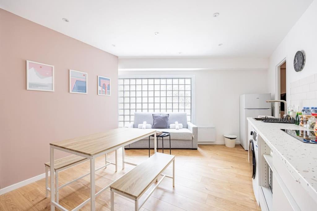 Appartement Charme Parisien 6 Personnes, 2 Chambres, 19eme Parijs